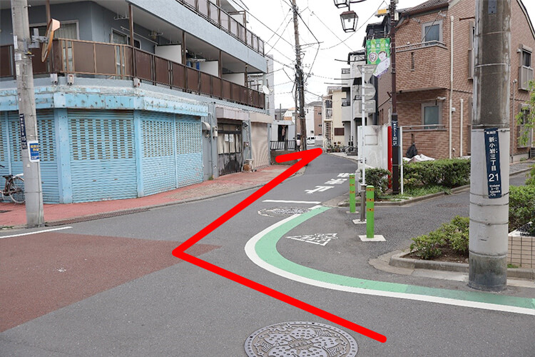 一つ目の四つ角を右折
